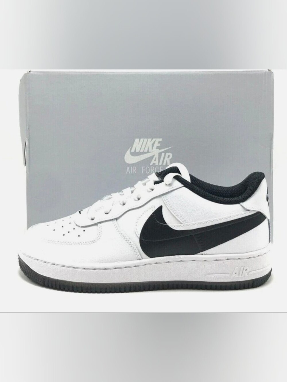 Nwot Nike Air Force  Mens White and Black Low-Top Sneaker 6Y Or Womens 7.5
